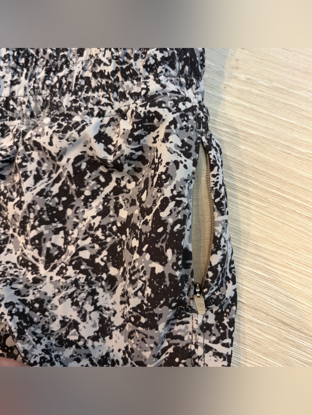 Lululemon Women’s Black and Grey Choose a Side Mid-Rise Short 3" - 12 - Picture 2 of 9